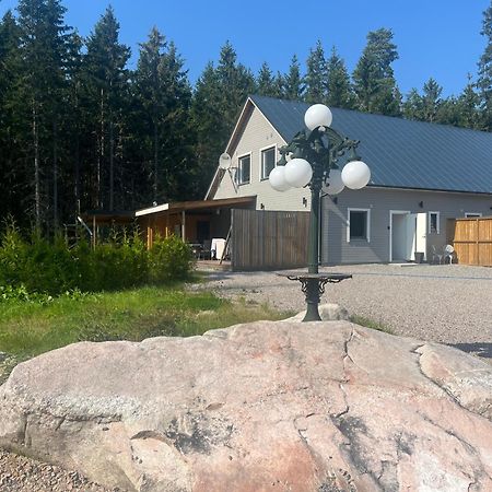 Gaeststuga 100M Fran Sjoen Vislanda Esterno foto