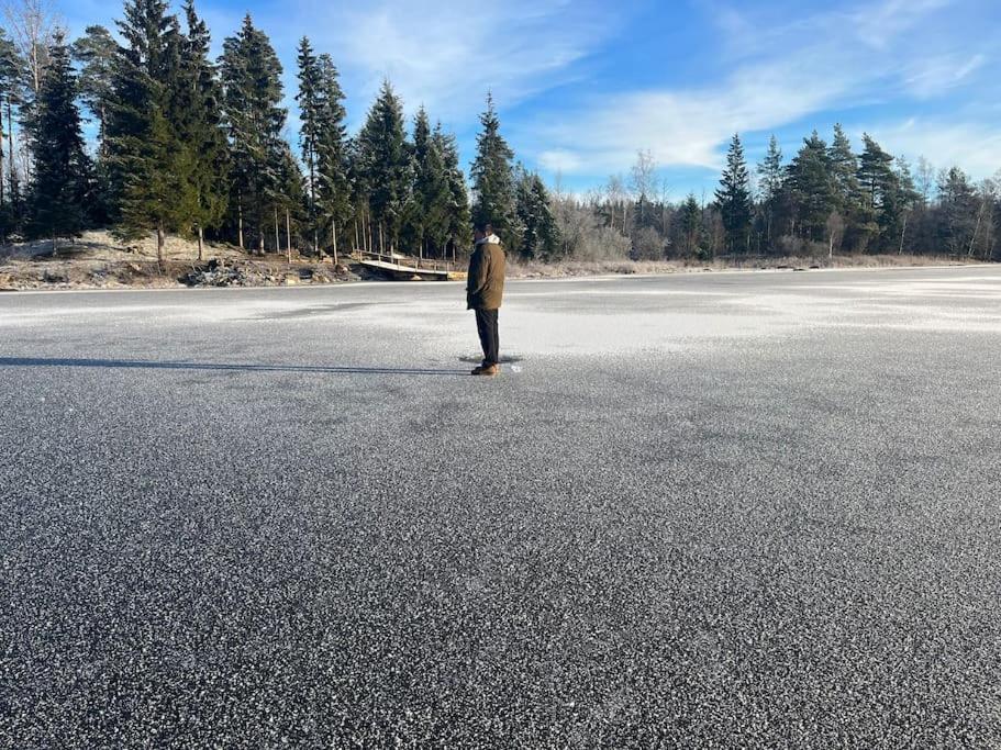 Gaeststuga 100M Fran Sjoen Vislanda Esterno foto